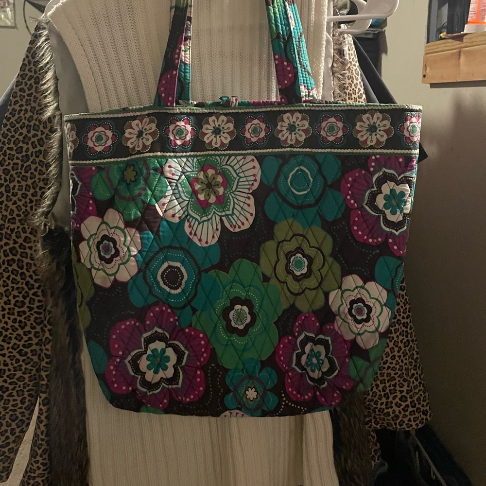 Like New Bella Taylor floral shoulder bag